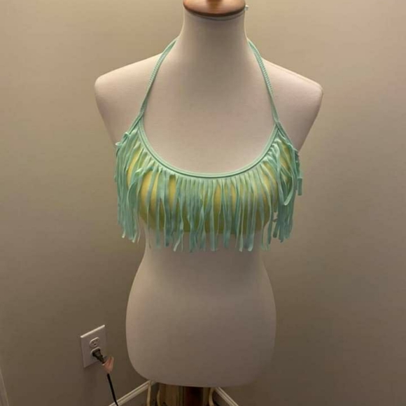 Super cute Victoria secret swim top - Picture 1 of 3